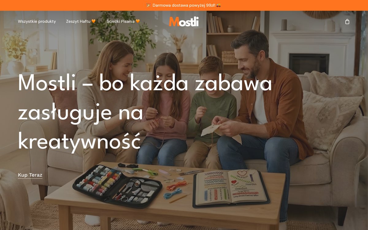 Sklep Mostli: rodzina przy stole z zestawem kreatywnym, hasło o magii zabawy